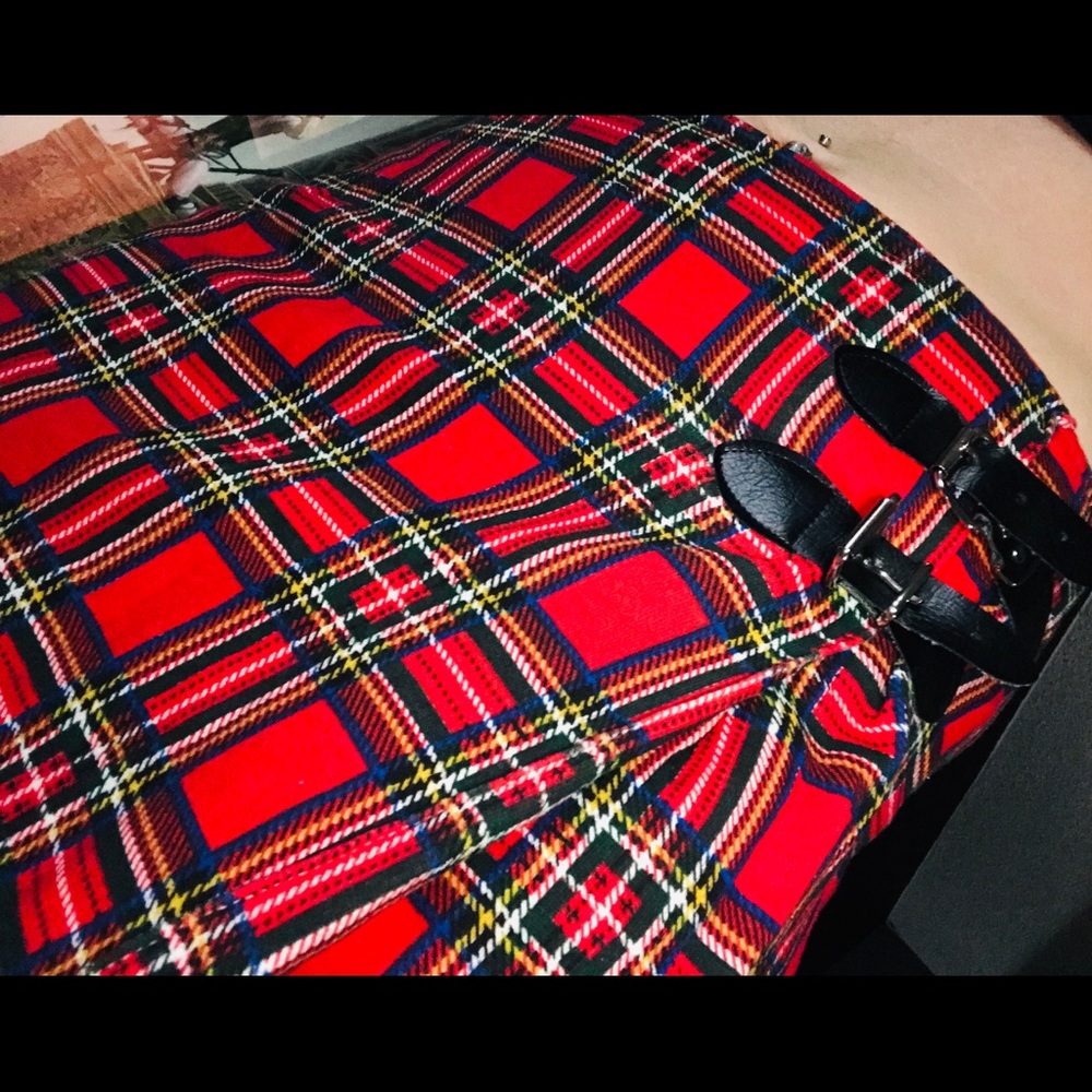 Cute red plaid tartan skirt SZ M
